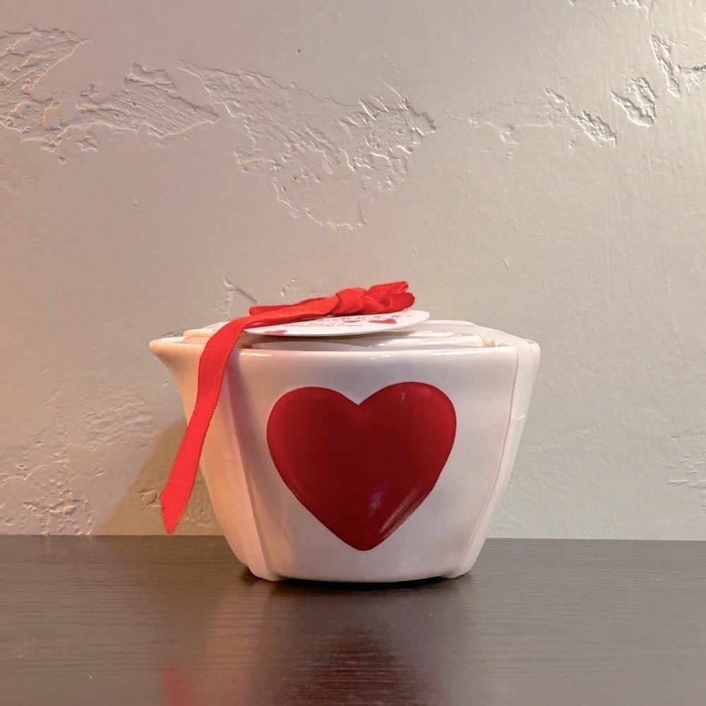 Rae Dunn Artisans Collection Ceramic Nesting Heart Measuring Cups. NWTS